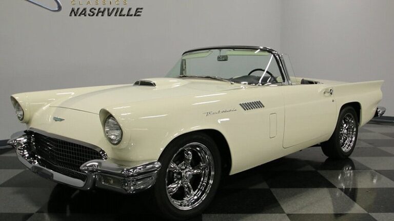 1957y Ford Thunderbird