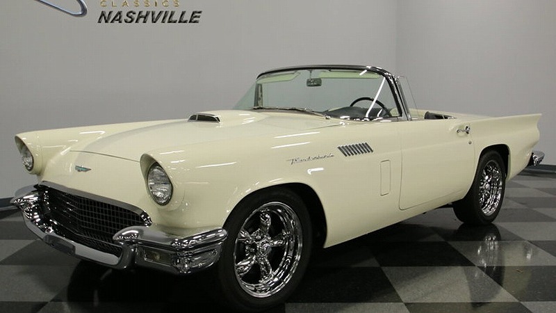 1957y Ford Thunderbird
