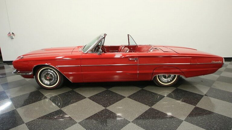 1966y Ford Thunderbird