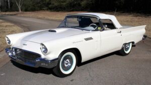 1957y Ford Thunderbird