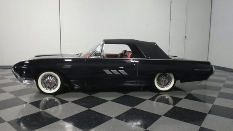 1963y Ford Thunderbird
