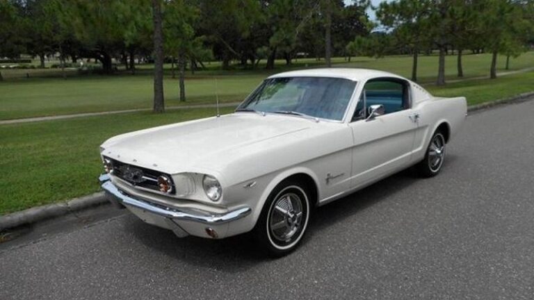 1965y Ford Mustang Fastback