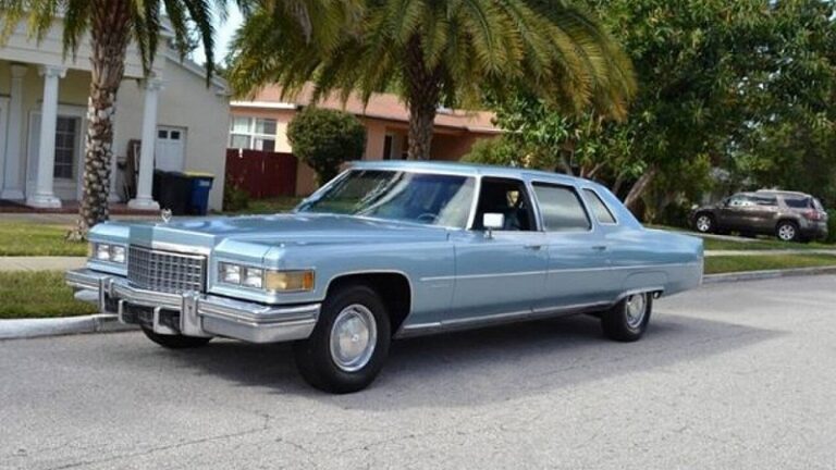1976y Cadillac Fleetwood