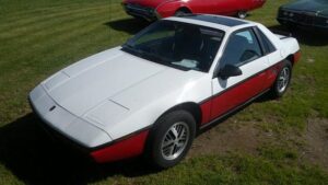 1984y Pontiac Fiero Sport