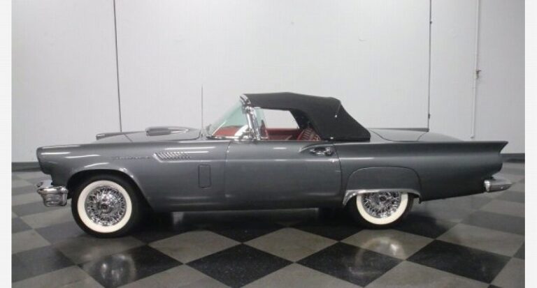 1957y Ford Thunderbird