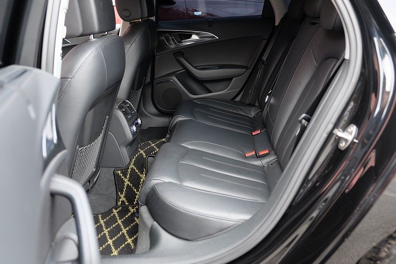 アウディ A6 アバント 3.0TFSI（7）