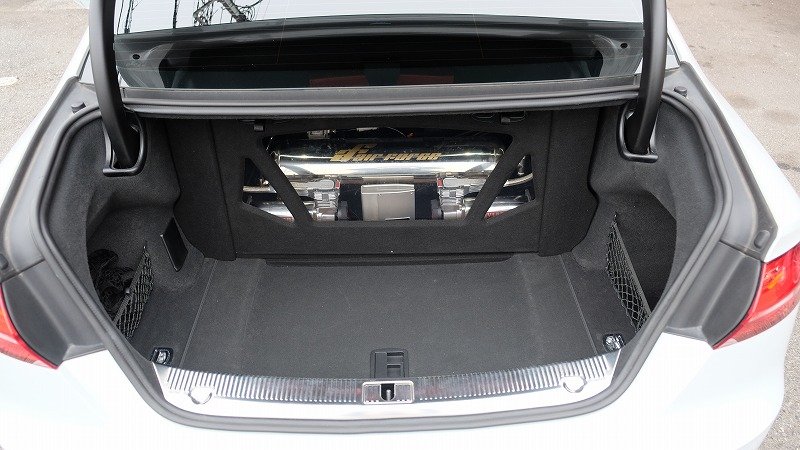アウディ A8 4.0TFSI（4）