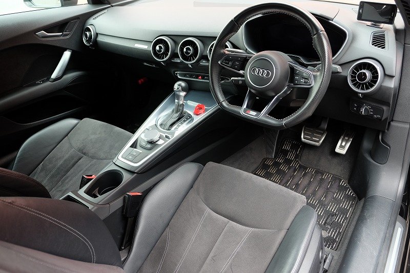 アウディ TT 2.0TFSI クワトロ（5）