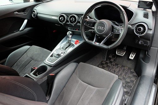 アウディ TT 2.0TFSI クワトロ