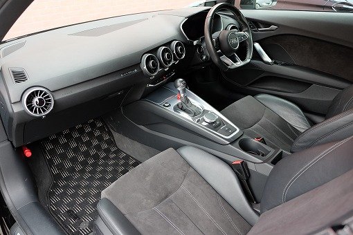 アウディ TT 2.0TFSI クワトロ