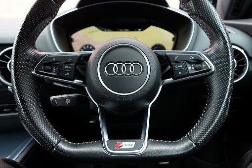 アウディ TT 2.0TFSI クワトロ