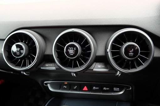 アウディ TT 2.0TFSI クワトロ