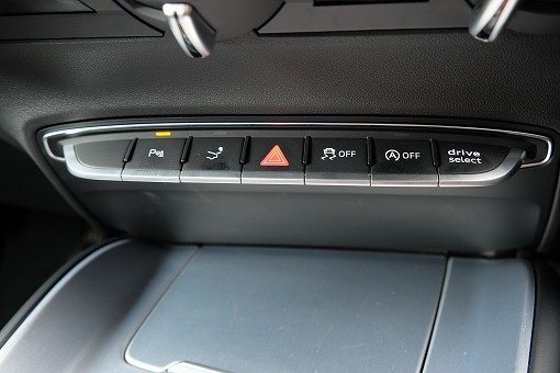 アウディ TT 2.0TFSI クワトロ
