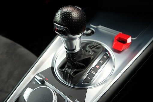 アウディ TT 2.0TFSI クワトロ