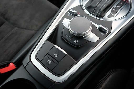 アウディ TT 2.0TFSI クワトロ