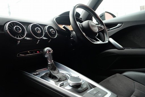 アウディ TT 2.0TFSI クワトロ