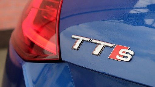 アウディ TTS クーペ