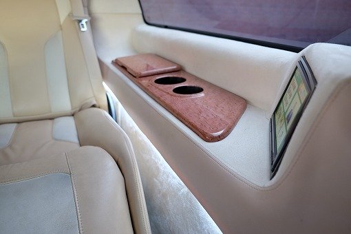 キャデラック エスカレード ESV Limo