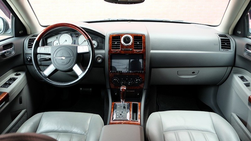 クライスラー 300C 5.7HEMI（4）