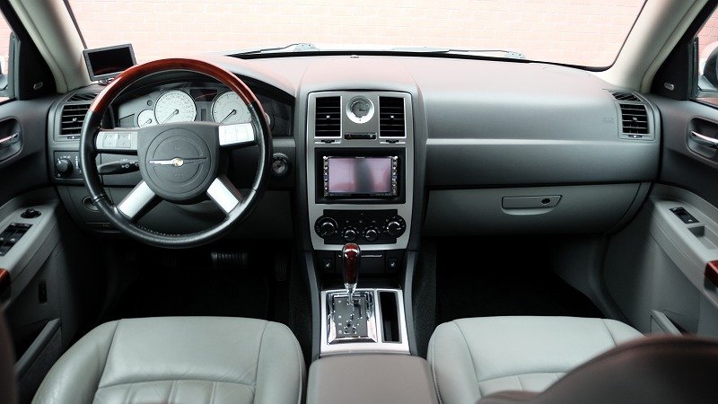 クライスラー 300C 5.7HEMI（5）
