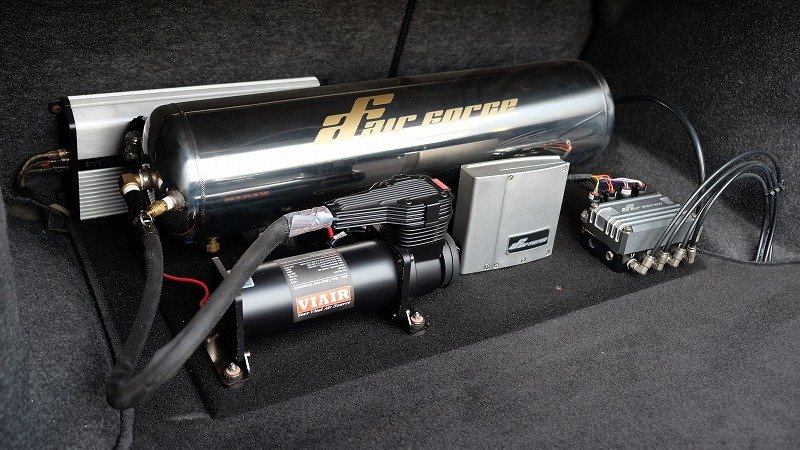 クライスラー 300C 5.7HEMI（6）