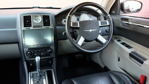 クライスラー 300C SRT-8