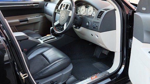 クライスラー 300C SRT-8