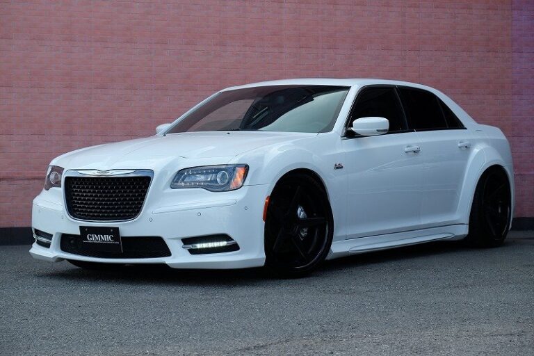 クライスラー 300C SRT-8