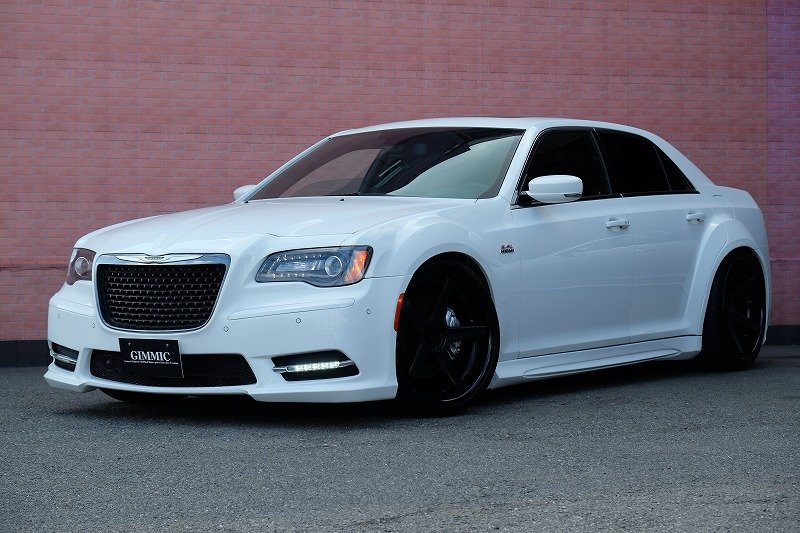 クライスラー 300C SRT-8