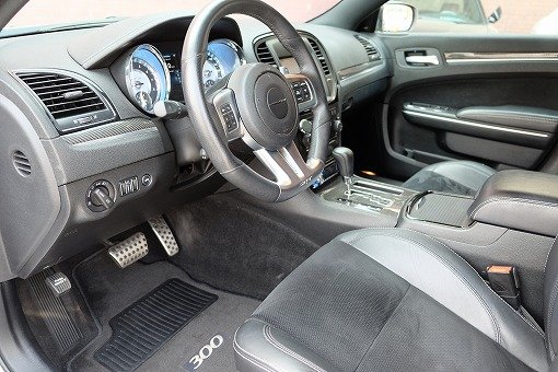 クライスラー 300C SRT-8