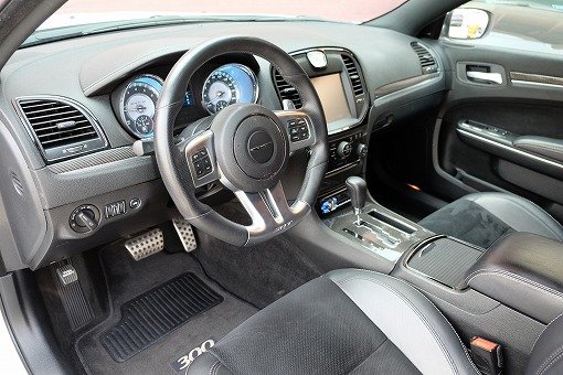 クライスラー 300C SRT-8