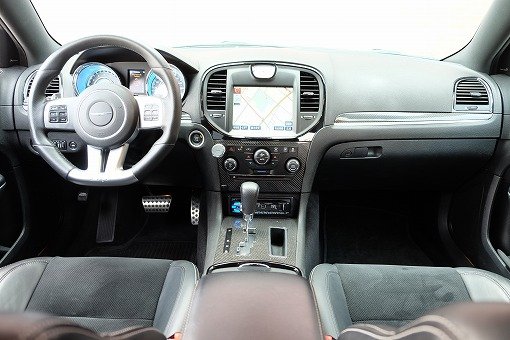 クライスラー 300C SRT-8