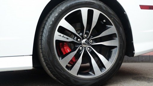 ダッジ チャージャー SRT-8