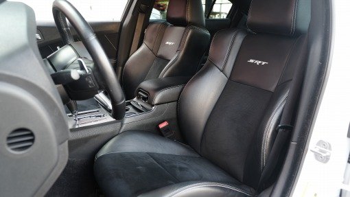 ダッジ チャージャー SRT-8