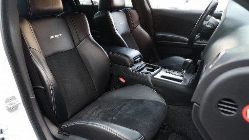 ダッジ チャージャー SRT-8