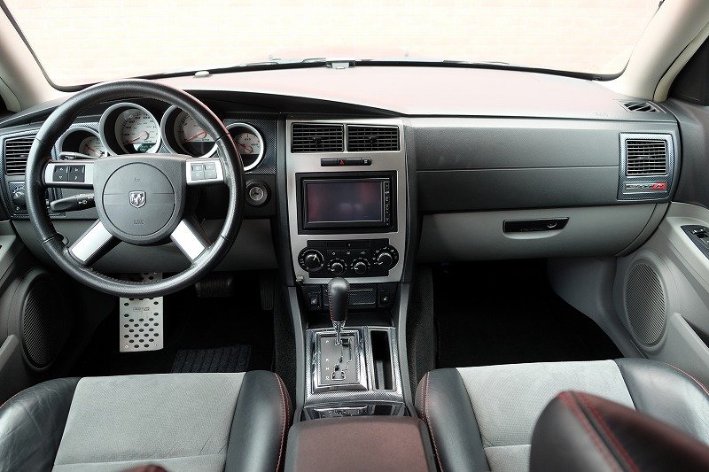 ダッジ チャージャー SRT8（5）
