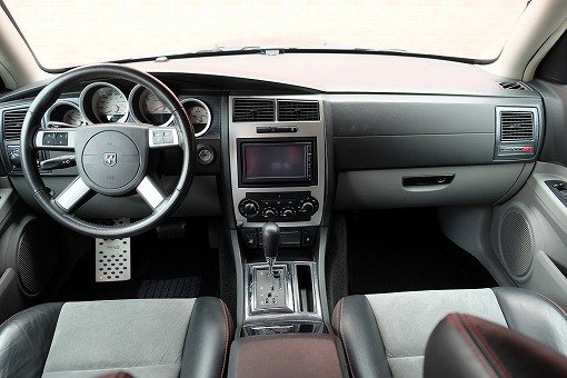 ダッジ チャージャー SRT8