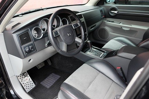 ダッジ チャージャー SRT8