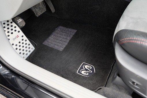ダッジ チャージャー SRT8
