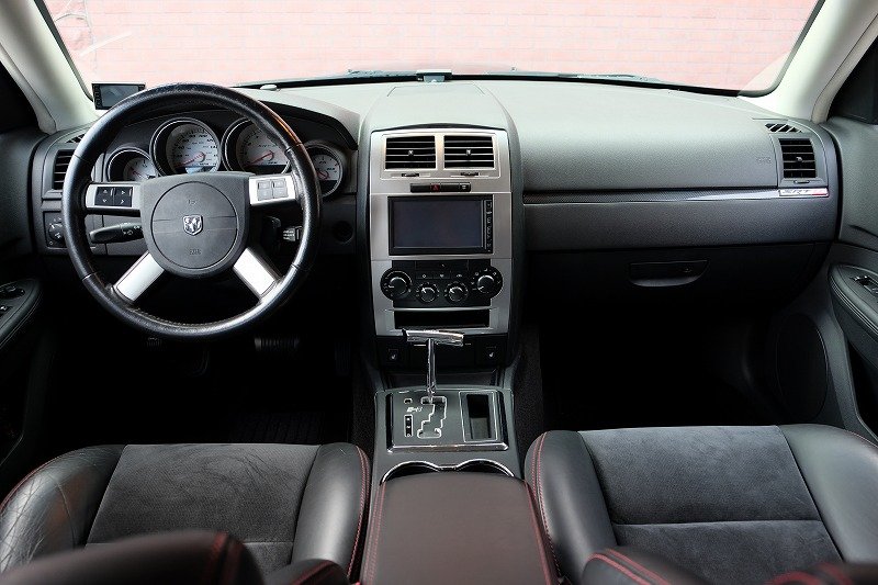 ダッジ チャージャー SRT8（4）