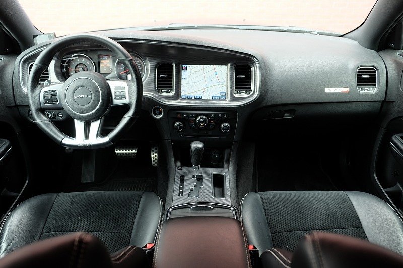 ダッジ チャージャー SRT8（4）