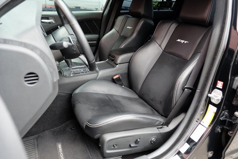 ダッジ チャージャー SRT8（5）