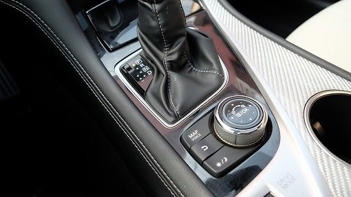 インフィニティ Q60