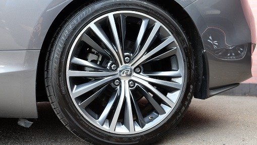インフィニティ Q60