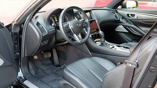 インフィニティ Q60 PREMIUM