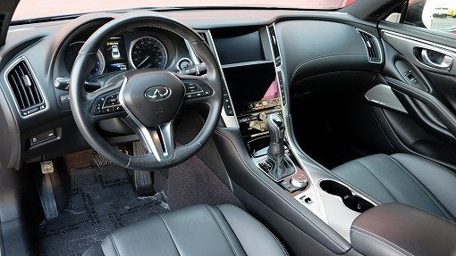 インフィニティ Q60 PREMIUM