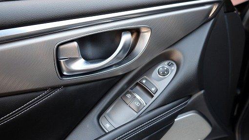 インフィニティ Q60 PREMIUM