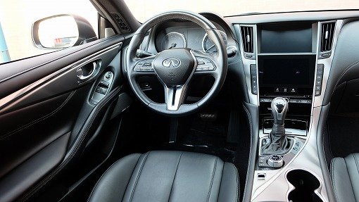 インフィニティ Q60 PREMIUM