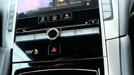 インフィニティ Q60 PREMIUM