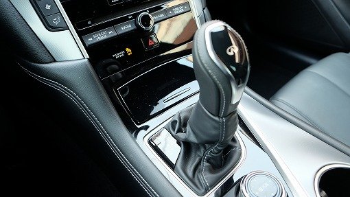 インフィニティ Q60 PREMIUM